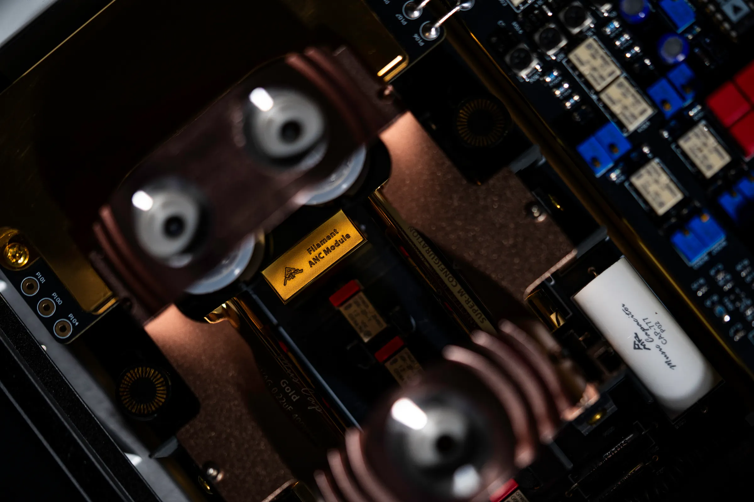 Selectable Analogue Output Topologies and Voicing