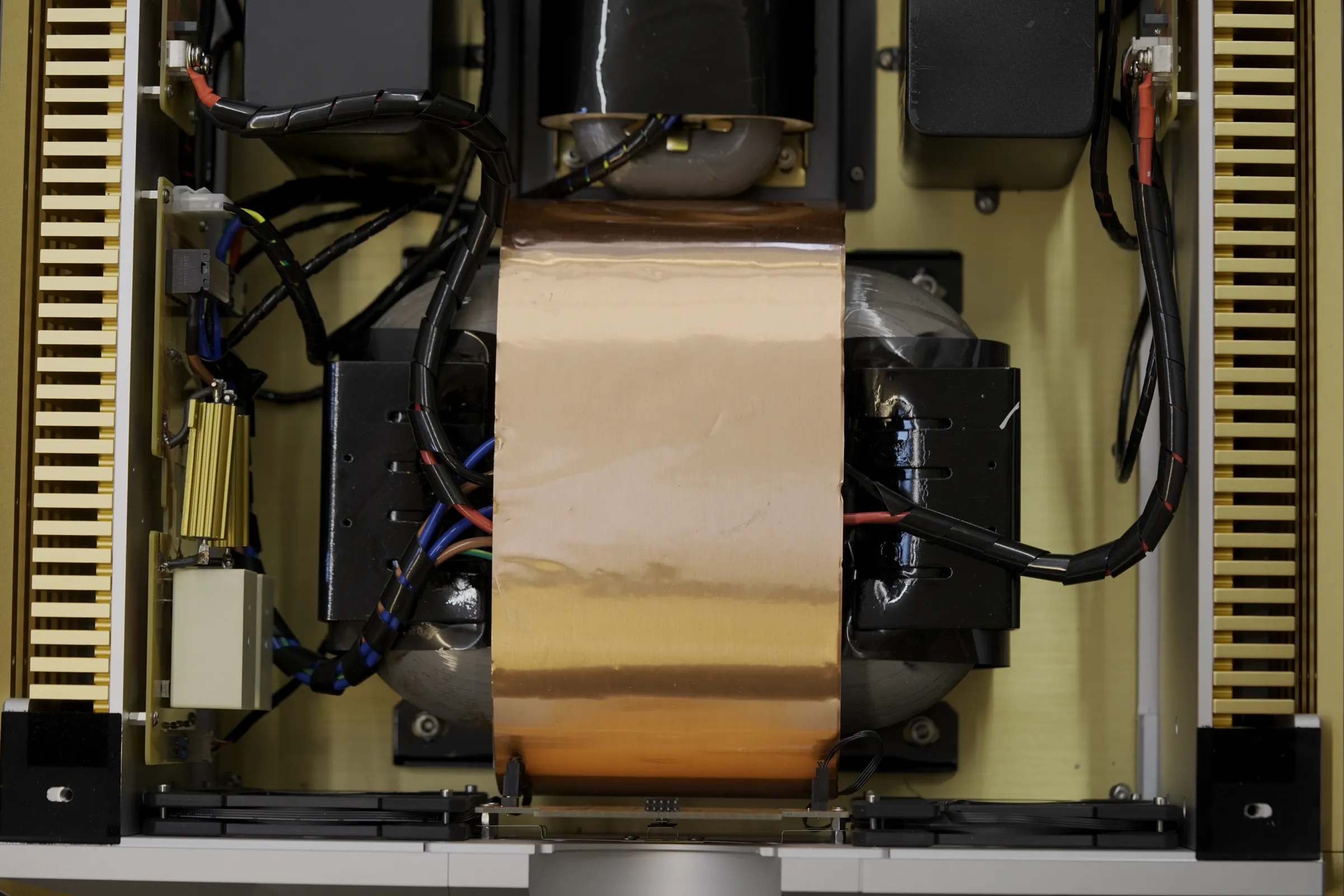 Multi-Layer Resonance-Controlled Chassis